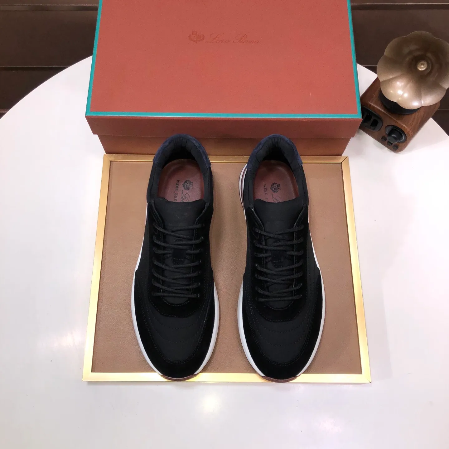 Men's shoes 💰600💰[𝐥𝐨𝐫𝐨 𝐏𝐢𝐚𝐧𝐚] lp classic loafers, an Italian treasure brand, the only brand that can match Hermès! Only after wearing it do we realize that we cannot let down our feet. The upper is imported cashmere, the lining of water-dyed cowhide ➕ the cowhide feet, the official original glass rubber outsole, and the pendant. Exclusive original packaging (tag ➕ brand paper ➕ outer box ➕ hand bag) code number: 38-45